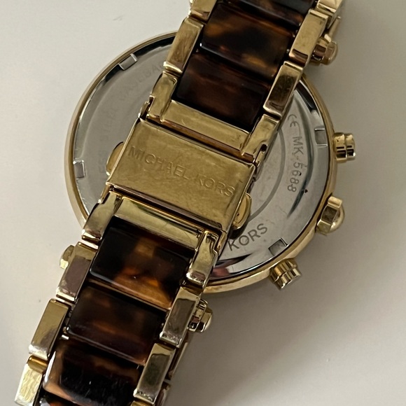 Michael Kors Parker Gold tone Tortoise watch - Picture 4 of 4